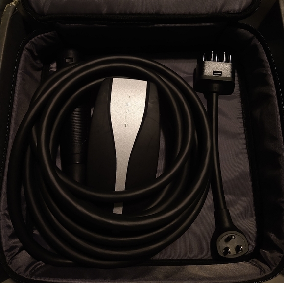 Tesla charger - Picture 4 of 5